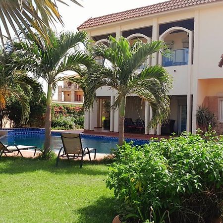 villa térangart saly Kültér fotó