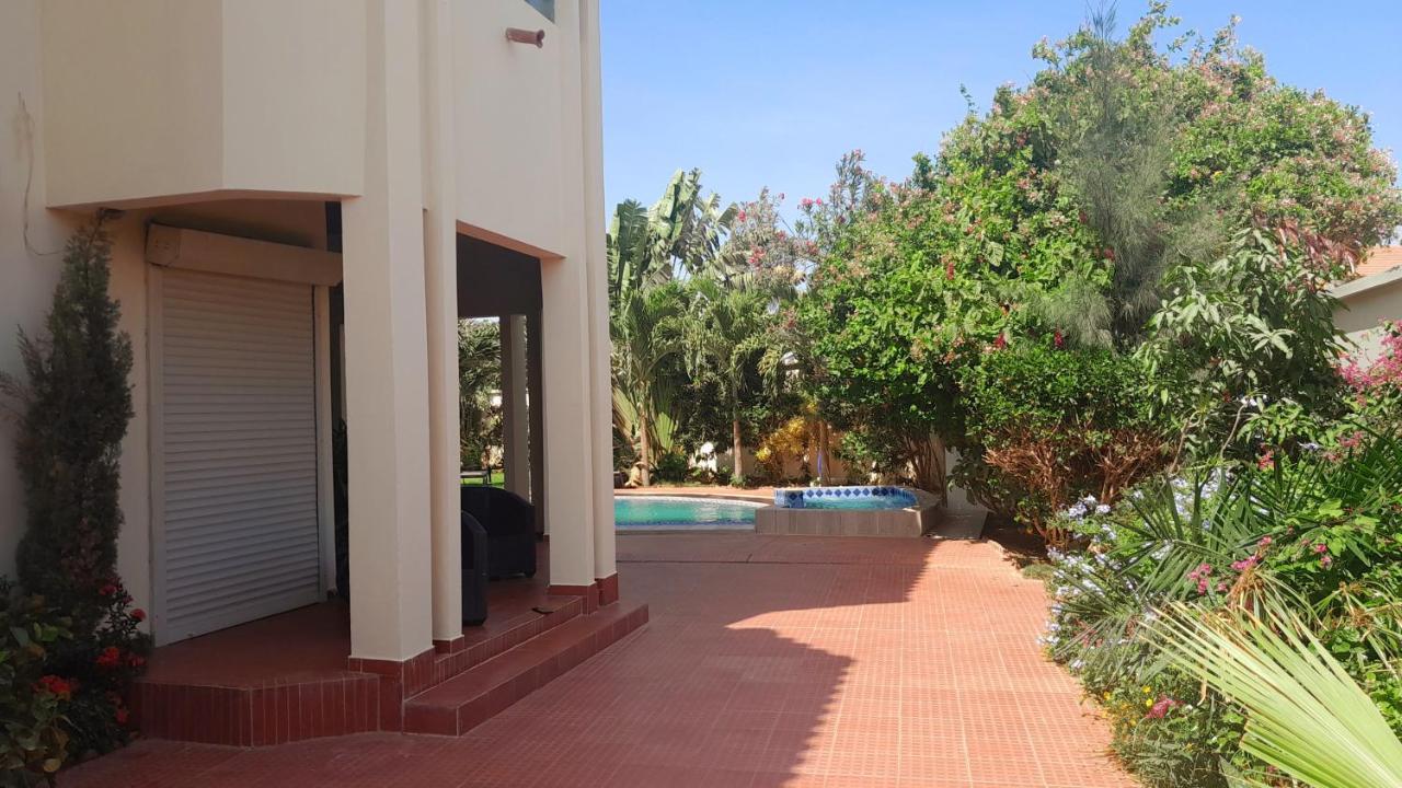 villa térangart saly Kültér fotó